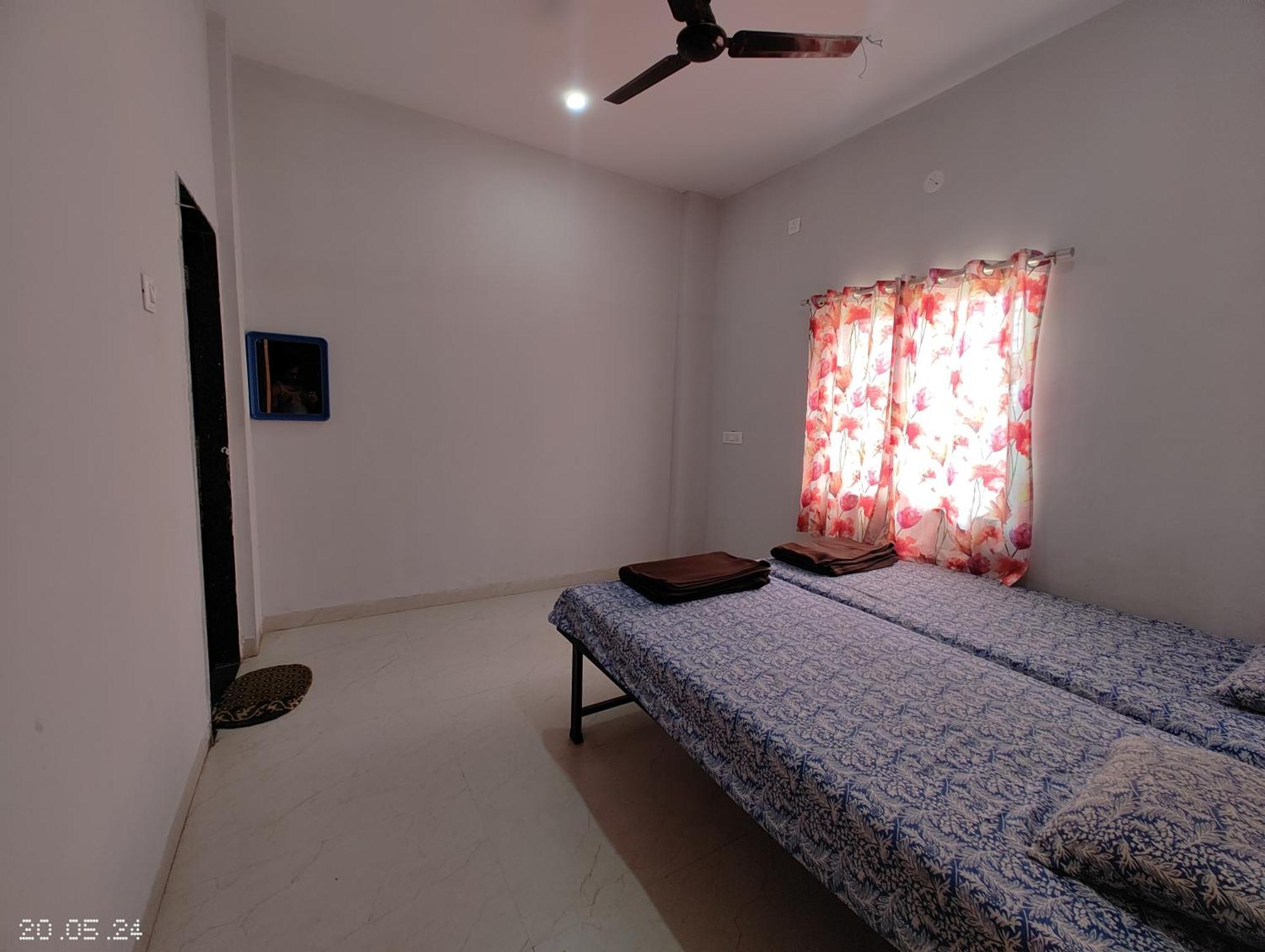 Aadishkti Bhakt Nivas Hotel Tuljapur Exterior photo